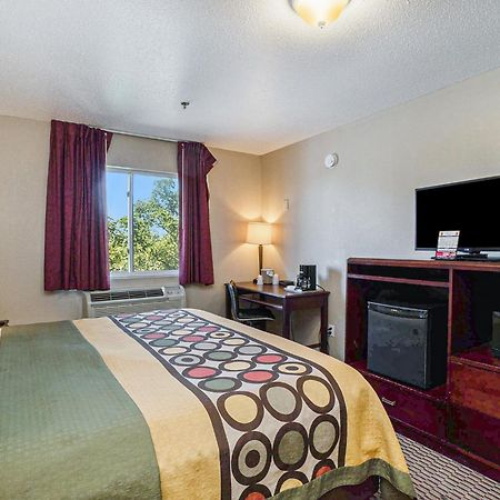Super 8 By Wyndham Mt. Pleasant Hotel Маунт Плезант Екстериор снимка