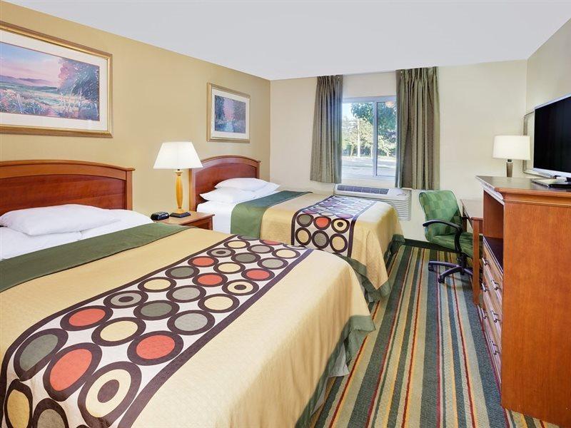 Super 8 By Wyndham Mt. Pleasant Hotel Маунт Плезант Екстериор снимка