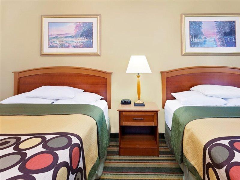 Super 8 By Wyndham Mt. Pleasant Hotel Маунт Плезант Екстериор снимка