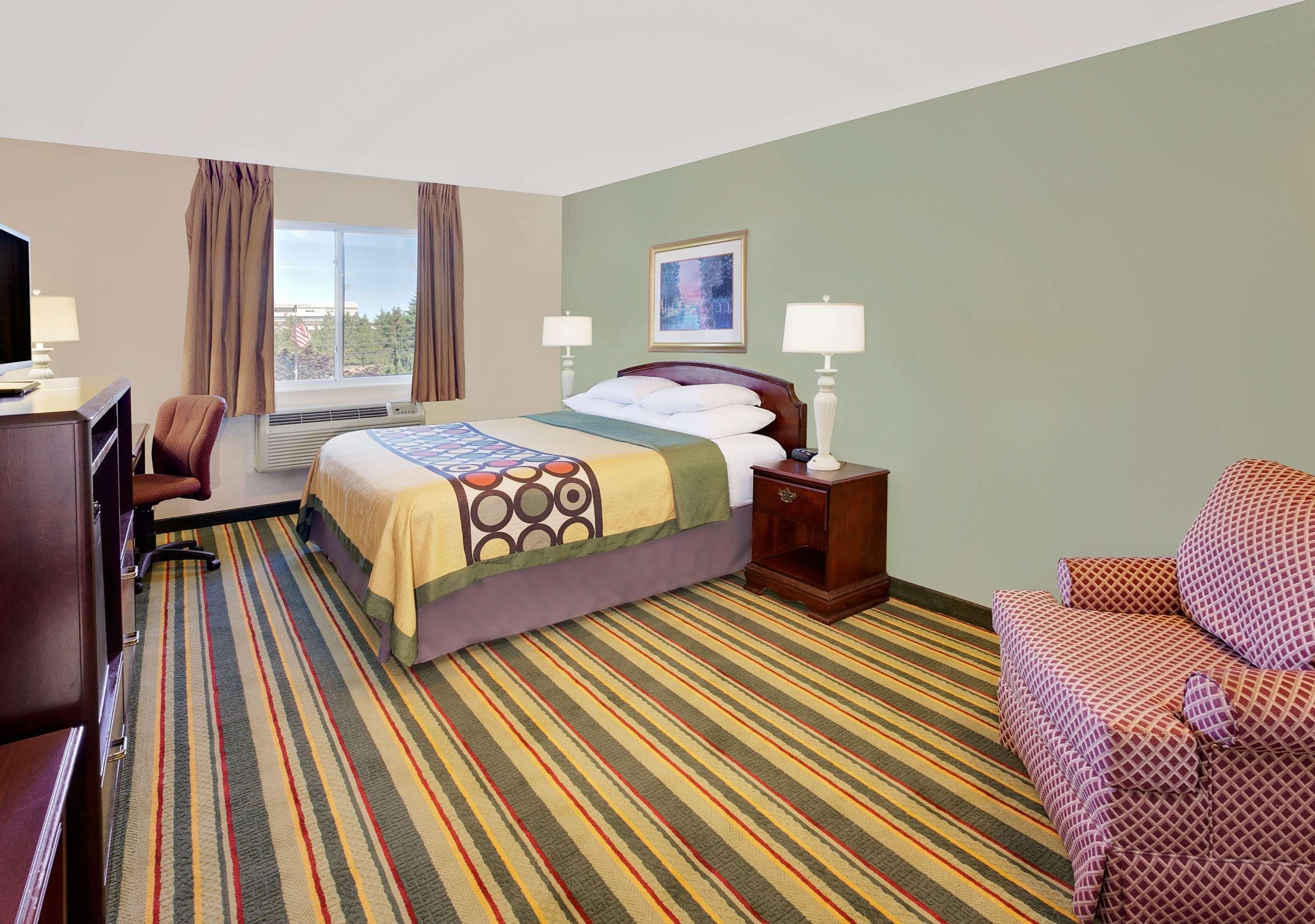 Super 8 By Wyndham Mt. Pleasant Hotel Маунт Плезант Екстериор снимка