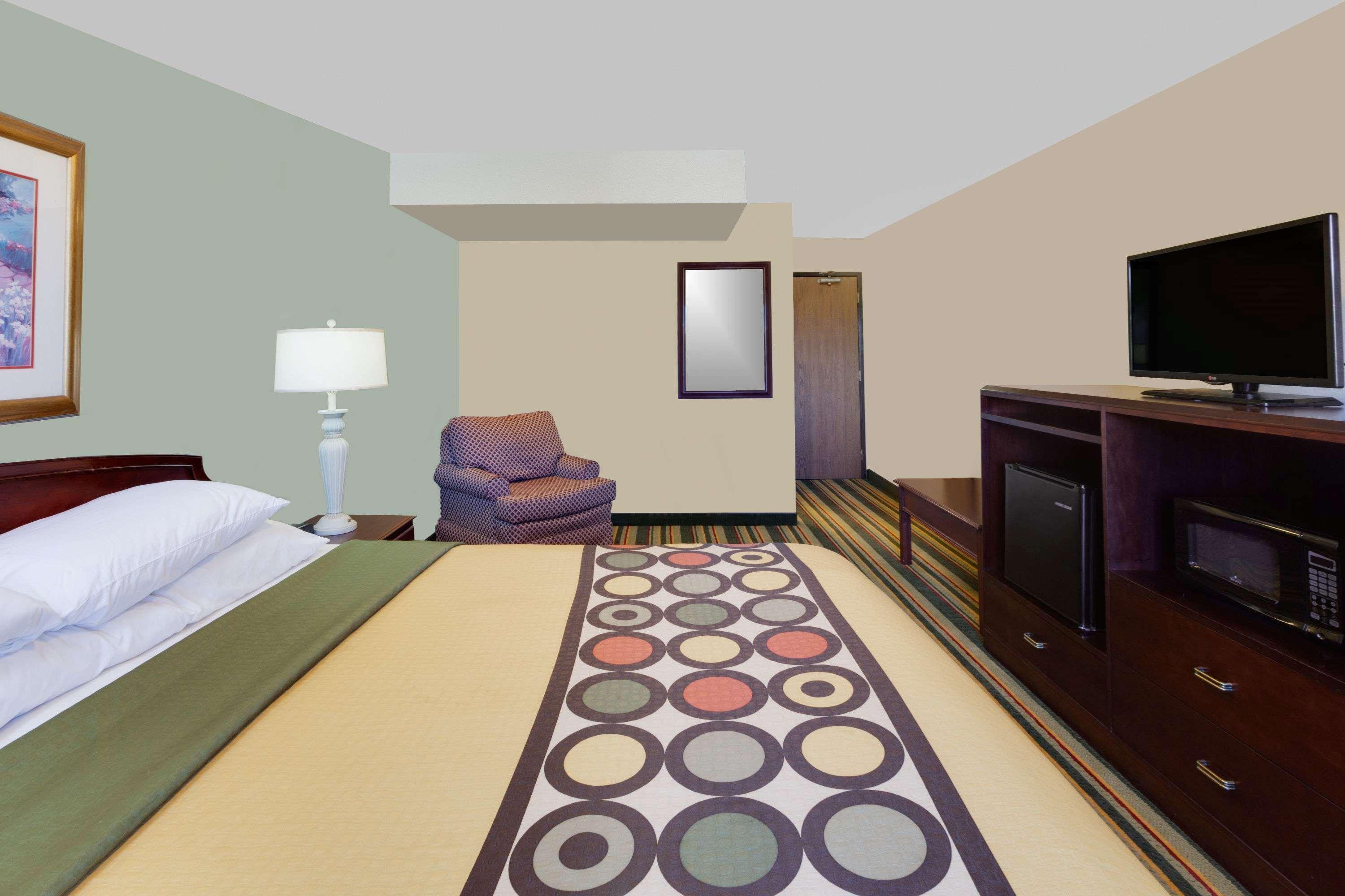Super 8 By Wyndham Mt. Pleasant Hotel Маунт Плезант Екстериор снимка