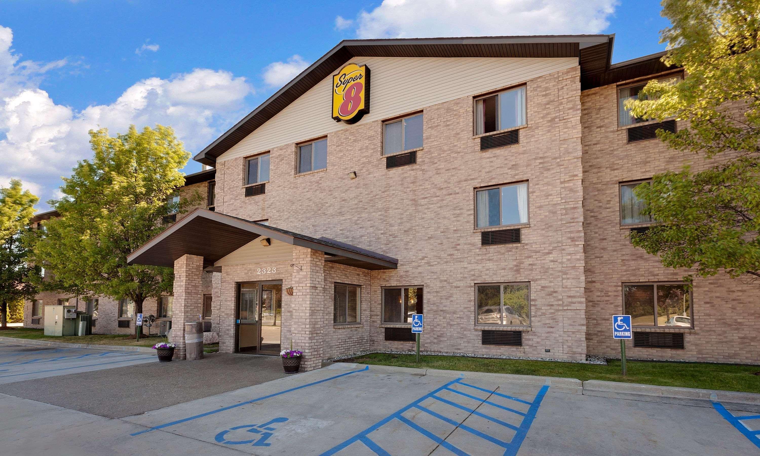 Super 8 By Wyndham Mt. Pleasant Hotel Маунт Плезант Екстериор снимка