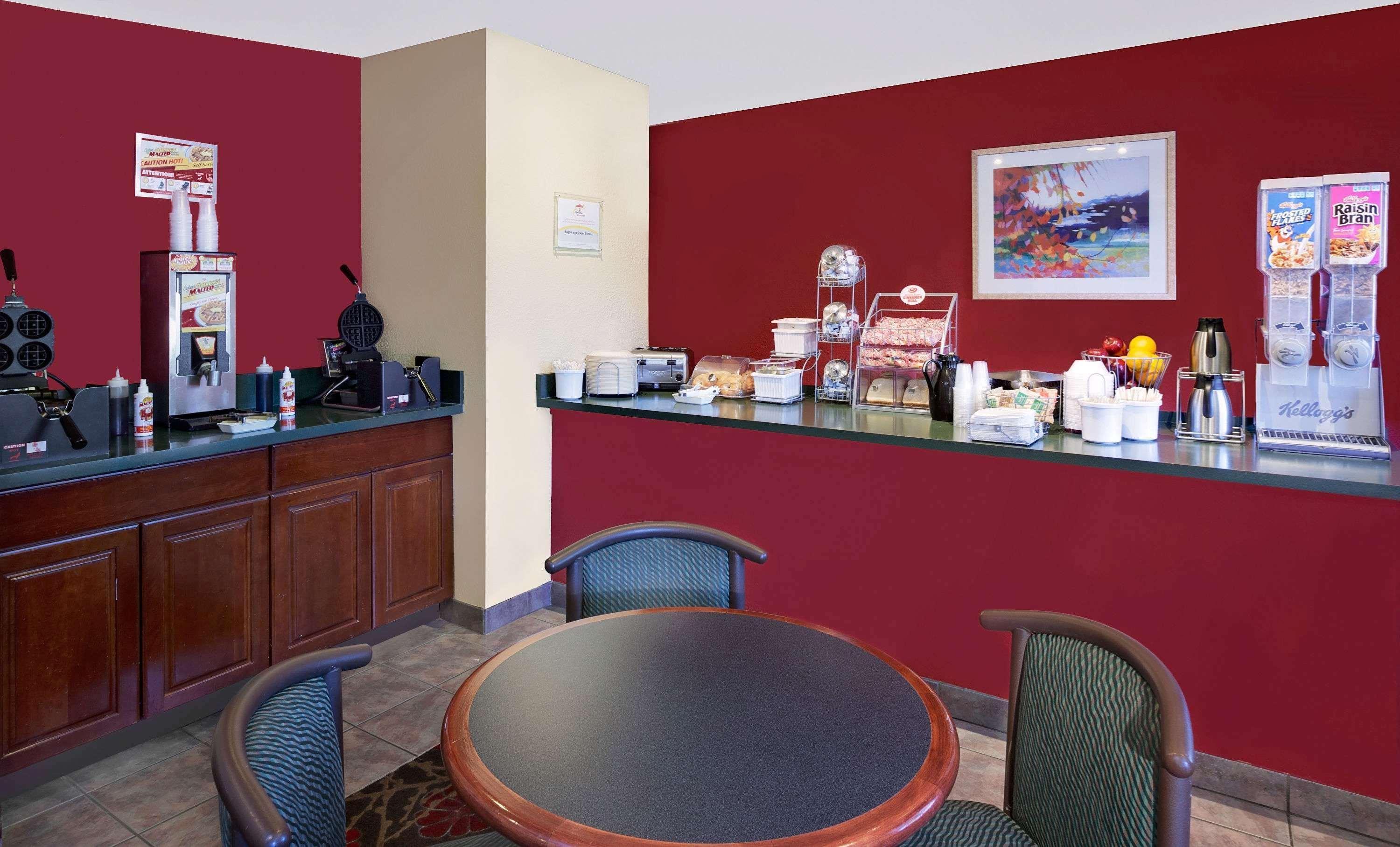 Super 8 By Wyndham Mt. Pleasant Hotel Маунт Плезант Екстериор снимка