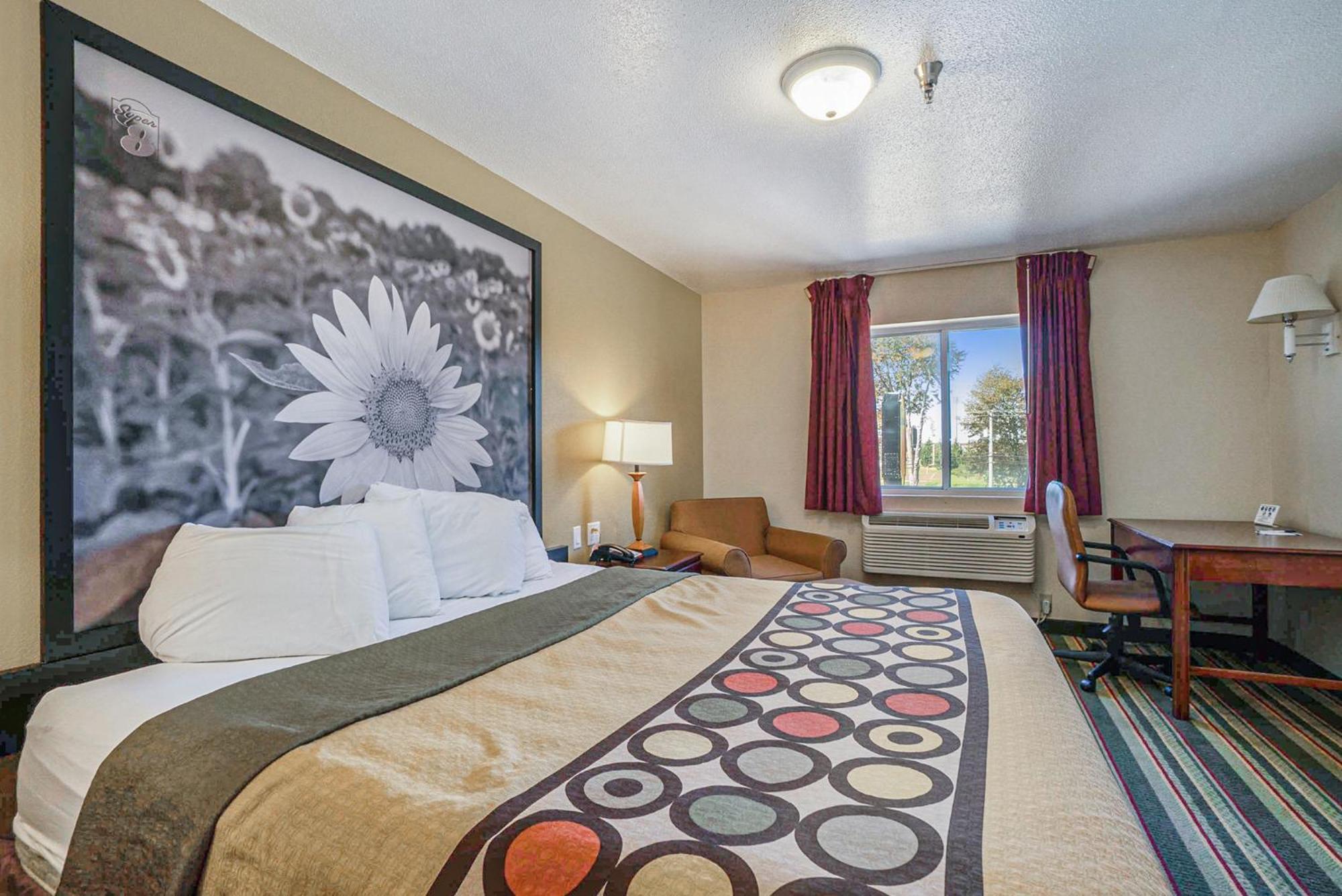 Super 8 By Wyndham Mt. Pleasant Hotel Маунт Плезант Екстериор снимка