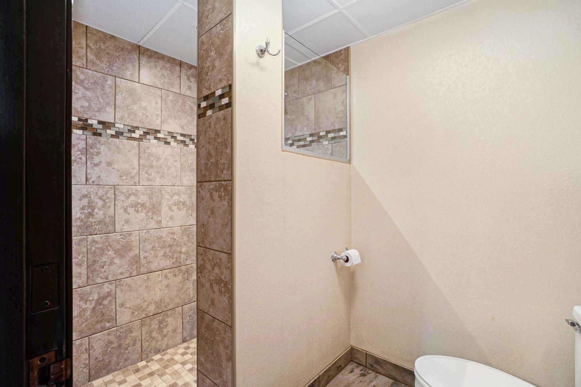 Super 8 By Wyndham Mt. Pleasant Hotel Маунт Плезант Екстериор снимка