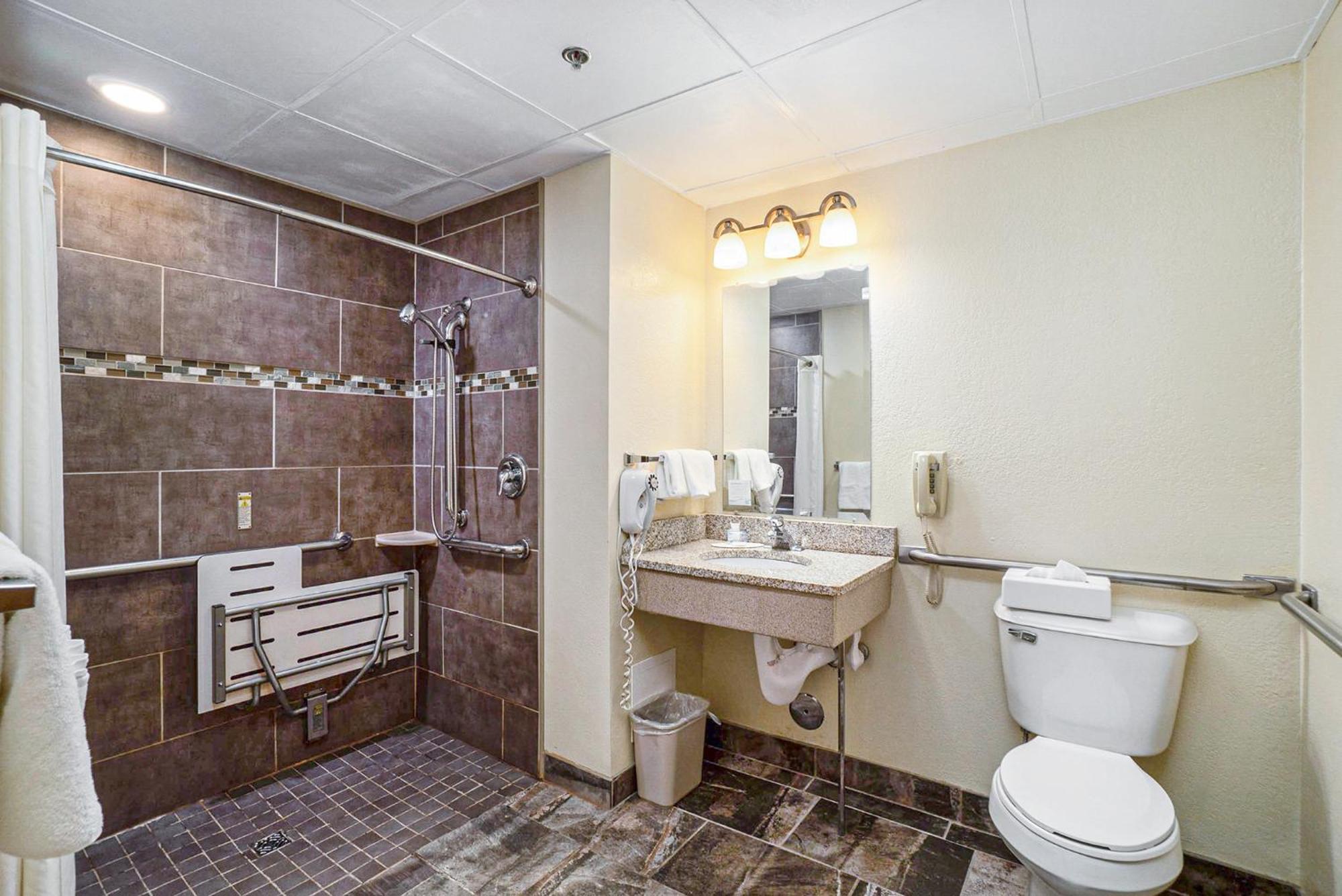 Super 8 By Wyndham Mt. Pleasant Hotel Маунт Плезант Екстериор снимка