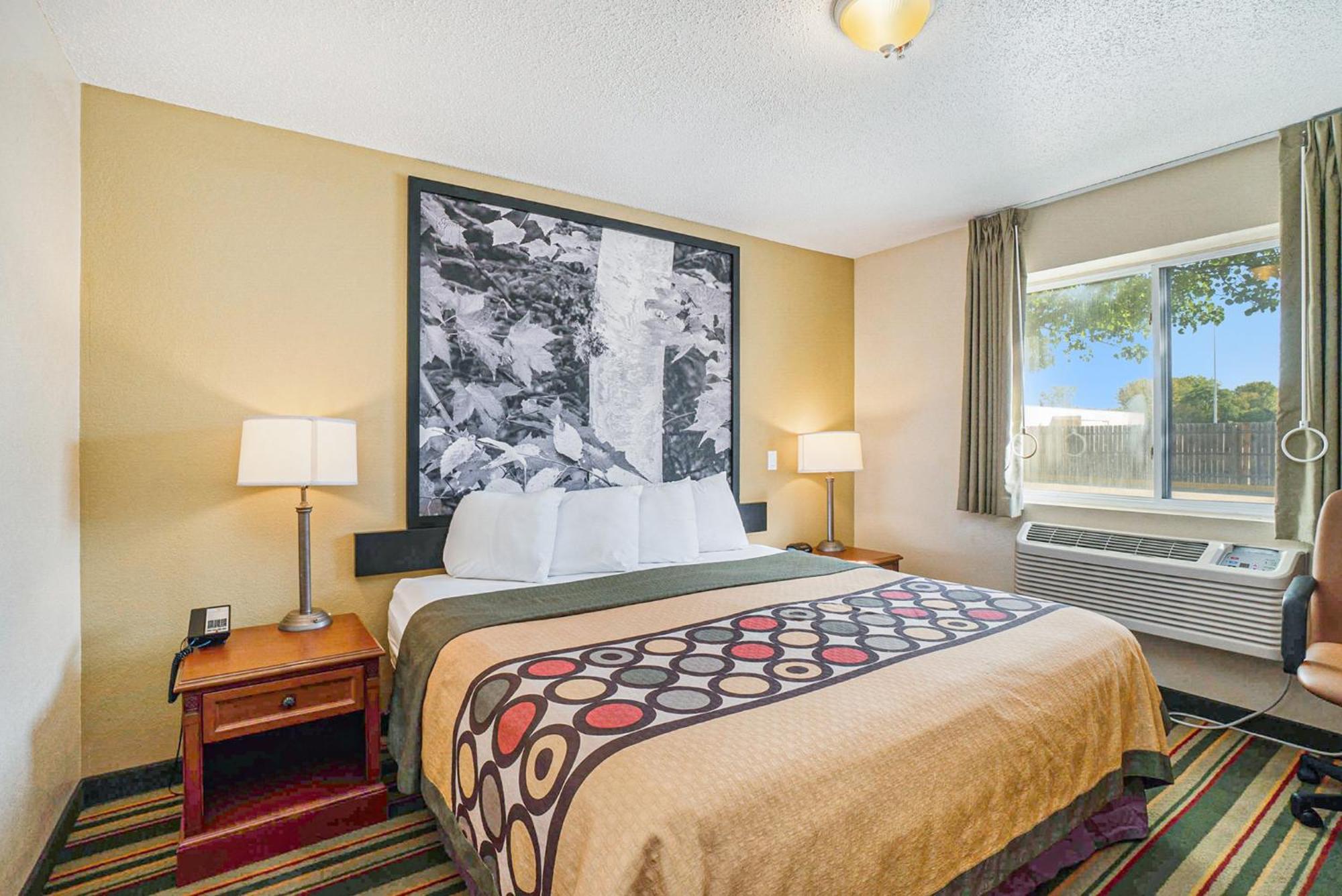 Super 8 By Wyndham Mt. Pleasant Hotel Маунт Плезант Екстериор снимка