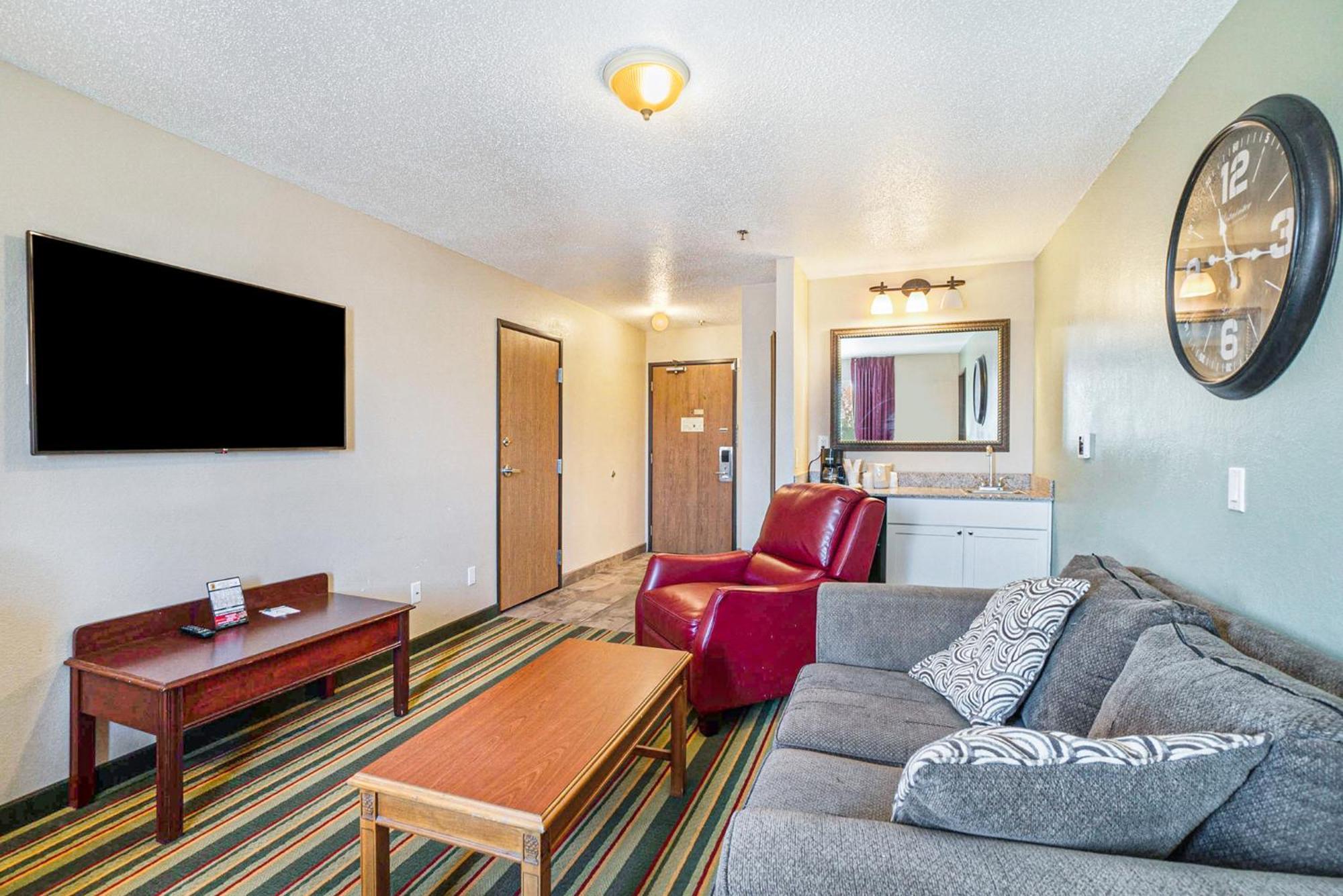 Super 8 By Wyndham Mt. Pleasant Hotel Маунт Плезант Екстериор снимка