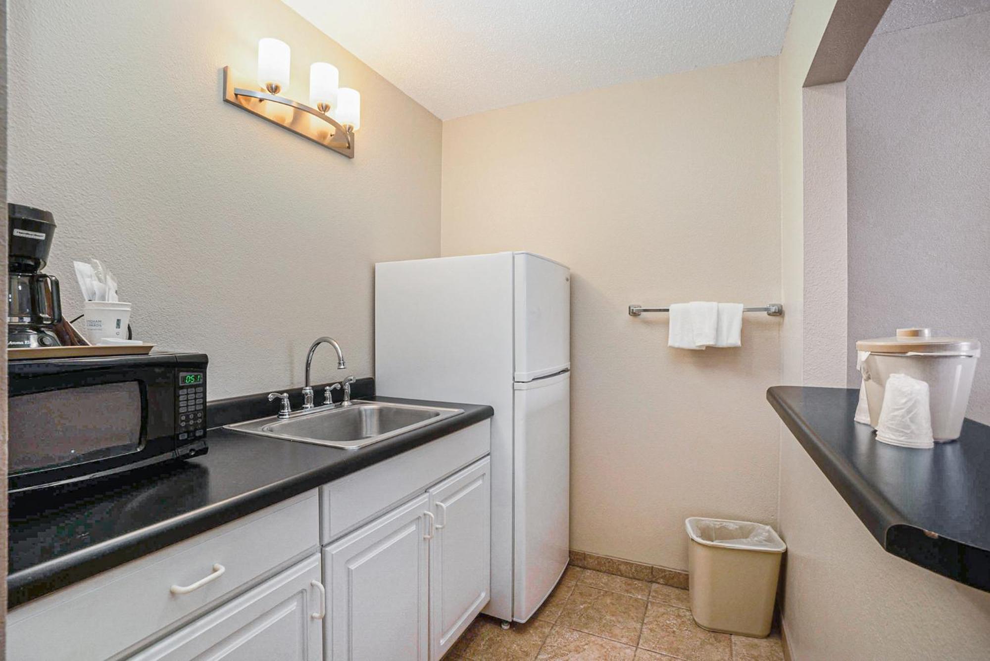 Super 8 By Wyndham Mt. Pleasant Hotel Маунт Плезант Екстериор снимка