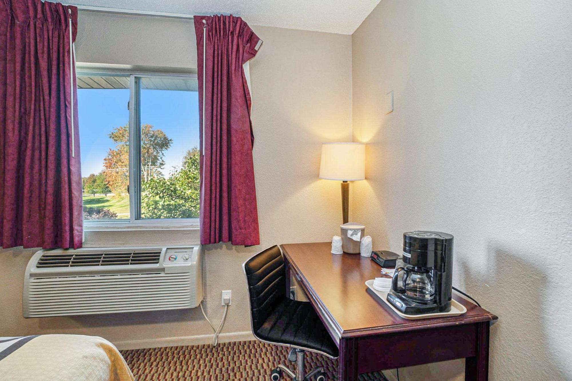 Super 8 By Wyndham Mt. Pleasant Hotel Маунт Плезант Екстериор снимка