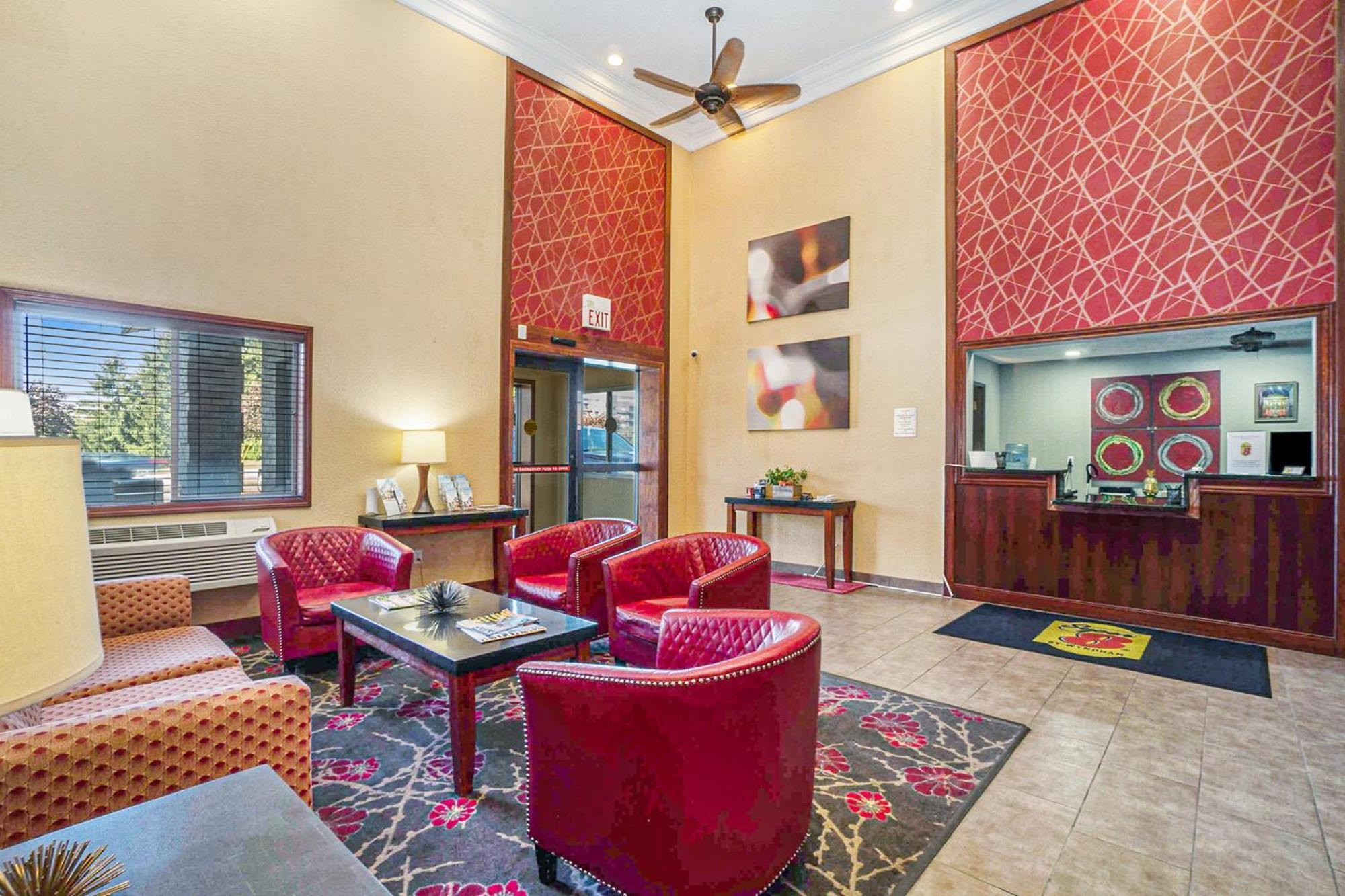 Super 8 By Wyndham Mt. Pleasant Hotel Маунт Плезант Екстериор снимка