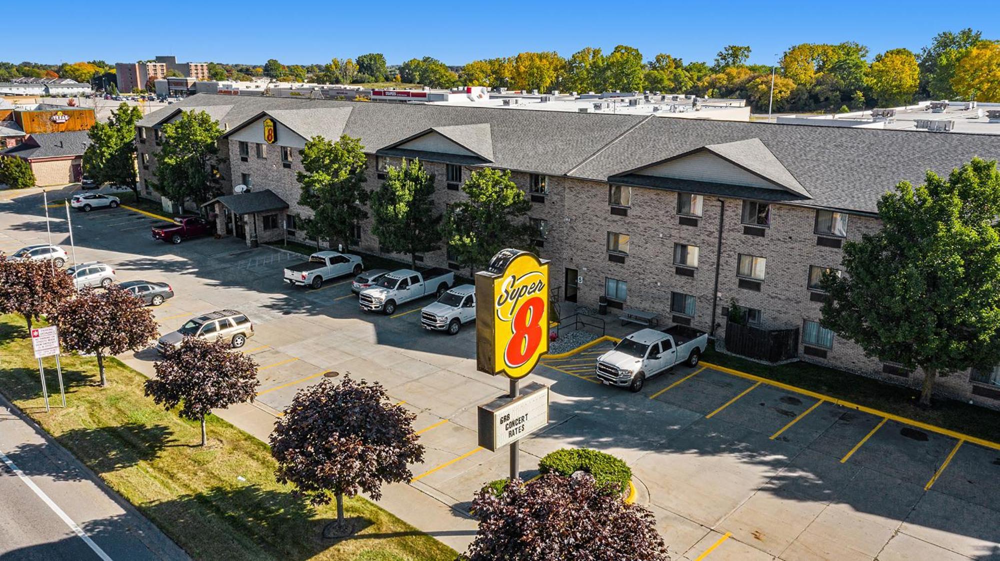 Super 8 By Wyndham Mt. Pleasant Hotel Маунт Плезант Екстериор снимка