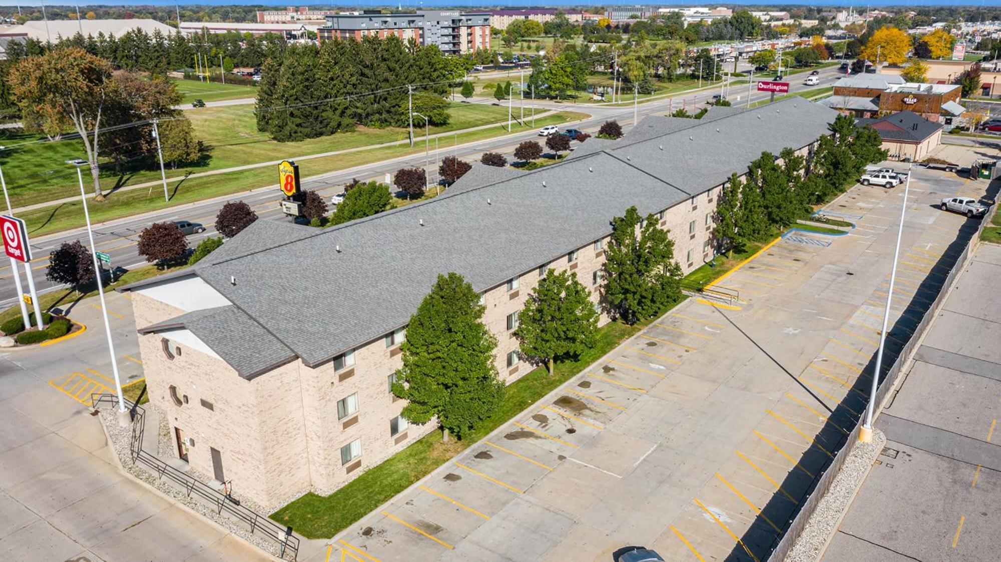 Super 8 By Wyndham Mt. Pleasant Hotel Маунт Плезант Екстериор снимка